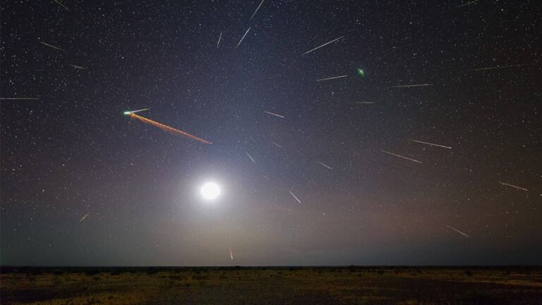 Colin Legg captured the Eta Aquariid meteor shower in 2013 from the Pilbara desert in Australia