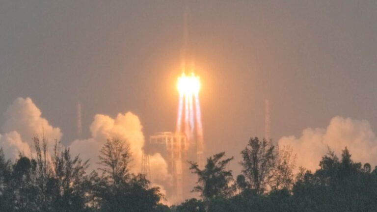 A Long March 5 rocket is carrying the Chang'e 6 spacecraft on May 3, 2024