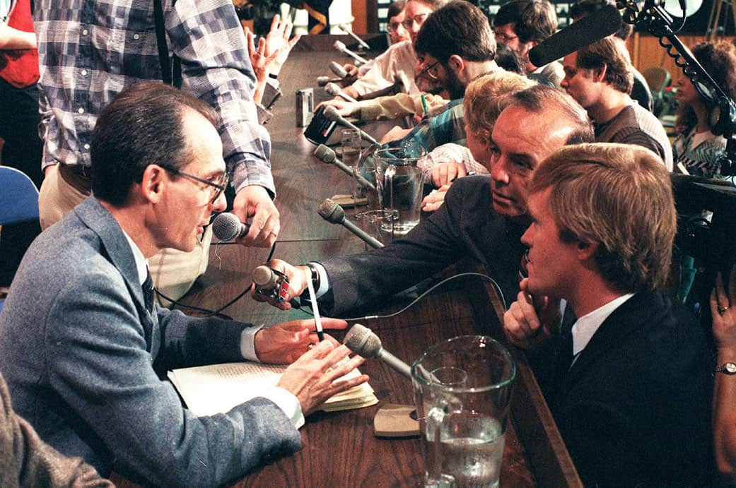 Ed Stone, left, talks to reporters at a news conference to announce findings from Voyager 2's flyby of Uranus in 1986